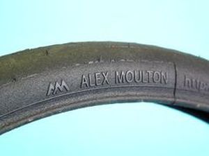 Alex Moulton �̍������