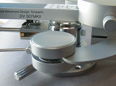 トーンアームDV 507MKIIに採用されている非接触型電磁粘性ダンパー